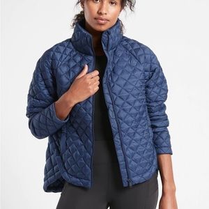 Athleta Whisper Featherless Quilted Puffer Jacket in Blue EUC 2X